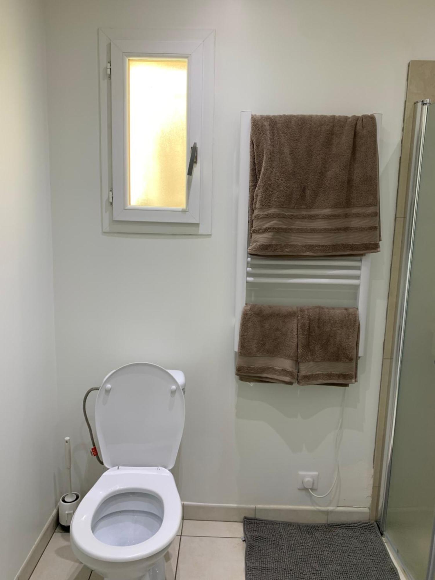 Votre Cocon En Pierre Et Son Spa En Option Gite Le Repos Des Chenes Régusse エクステリア 写真