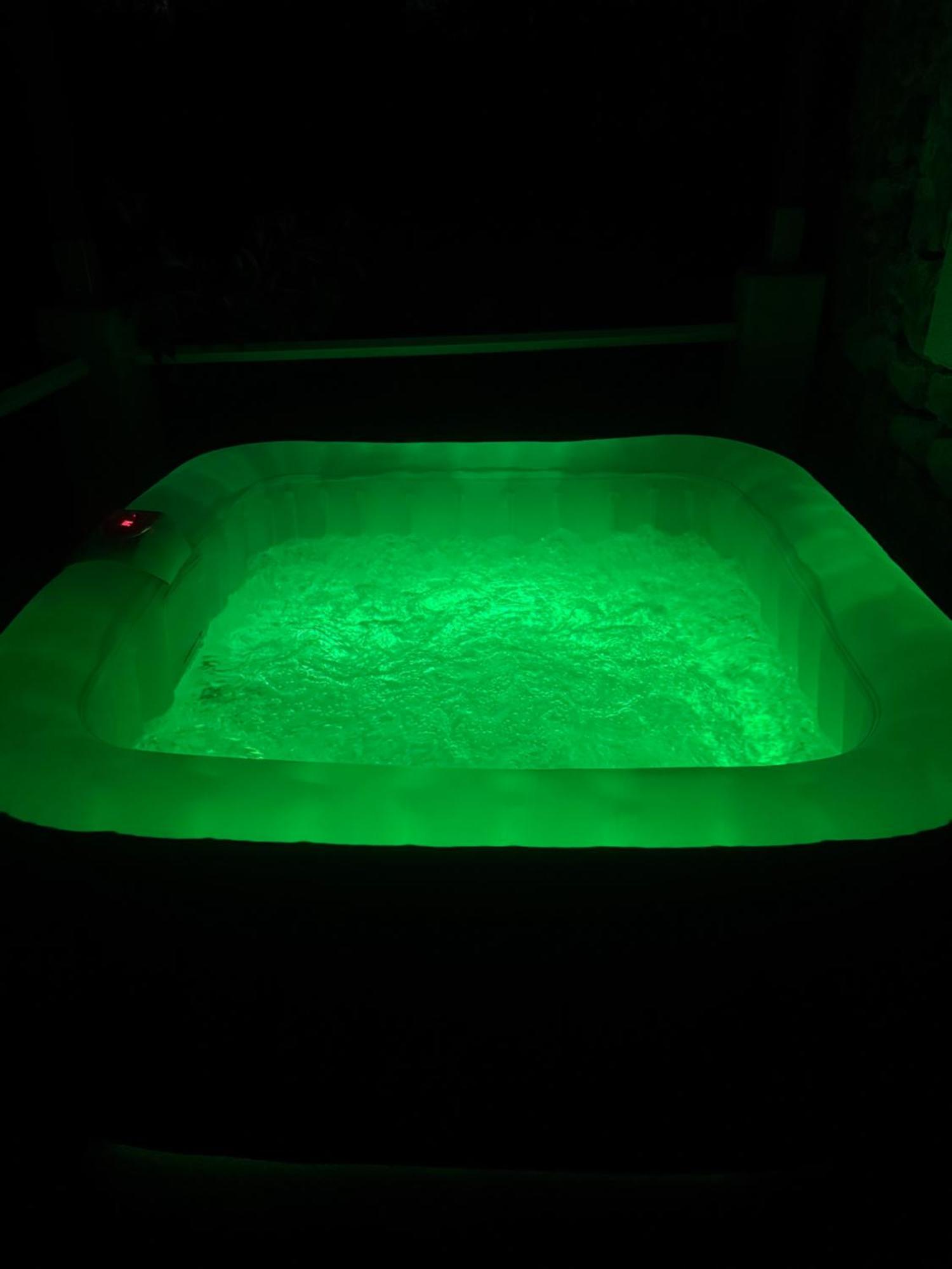 Votre Cocon En Pierre Et Son Spa En Option Gite Le Repos Des Chenes Régusse エクステリア 写真