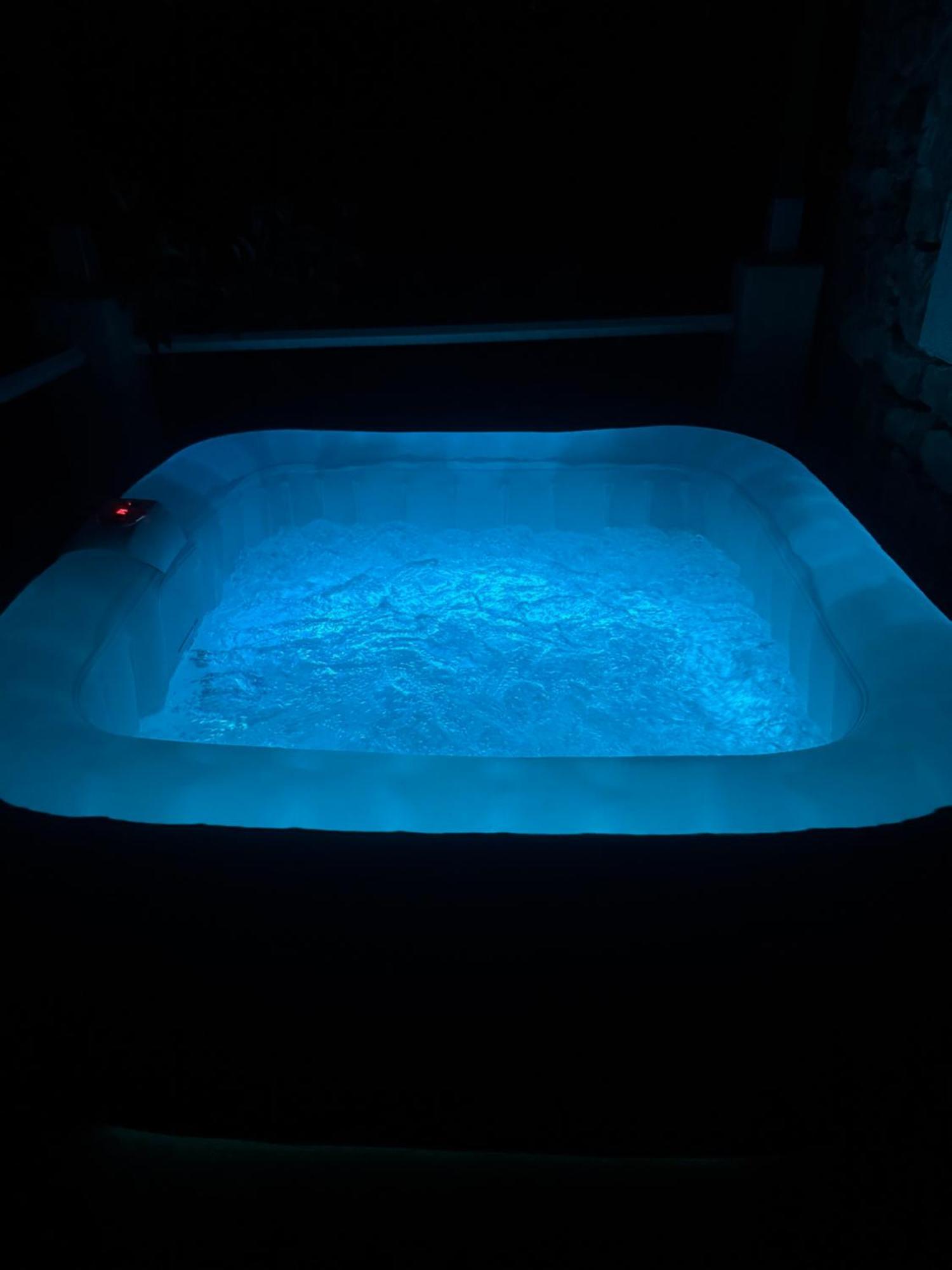 Votre Cocon En Pierre Et Son Spa En Option Gite Le Repos Des Chenes Régusse エクステリア 写真